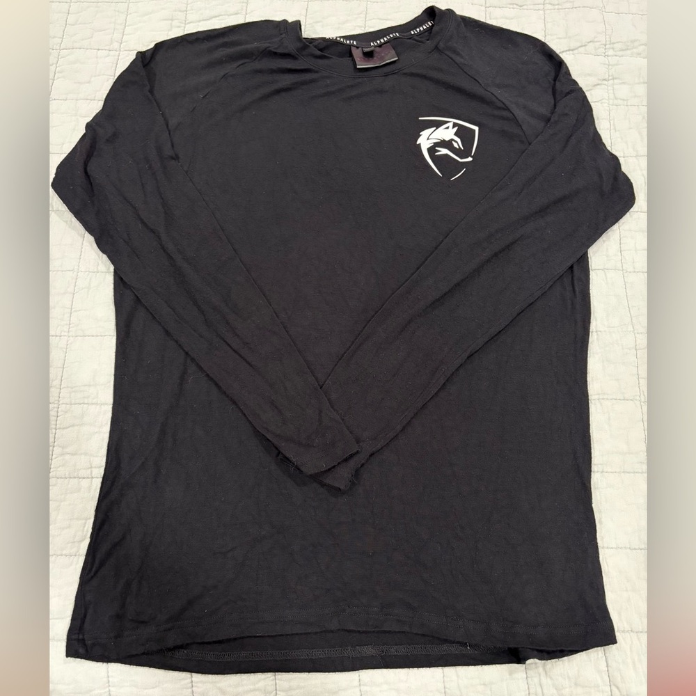 Alphalete Men's Aspire Long Sleeve Top Black Size Small Soft Stretch Wolf Logo